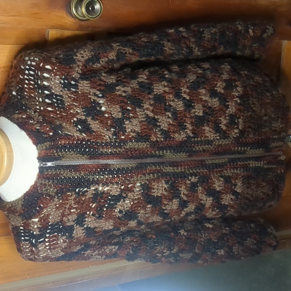 handmade CROCHET long sleeve zip front cardigan sweater, warm and cuddly sz L/XL - Picture 3 of 10